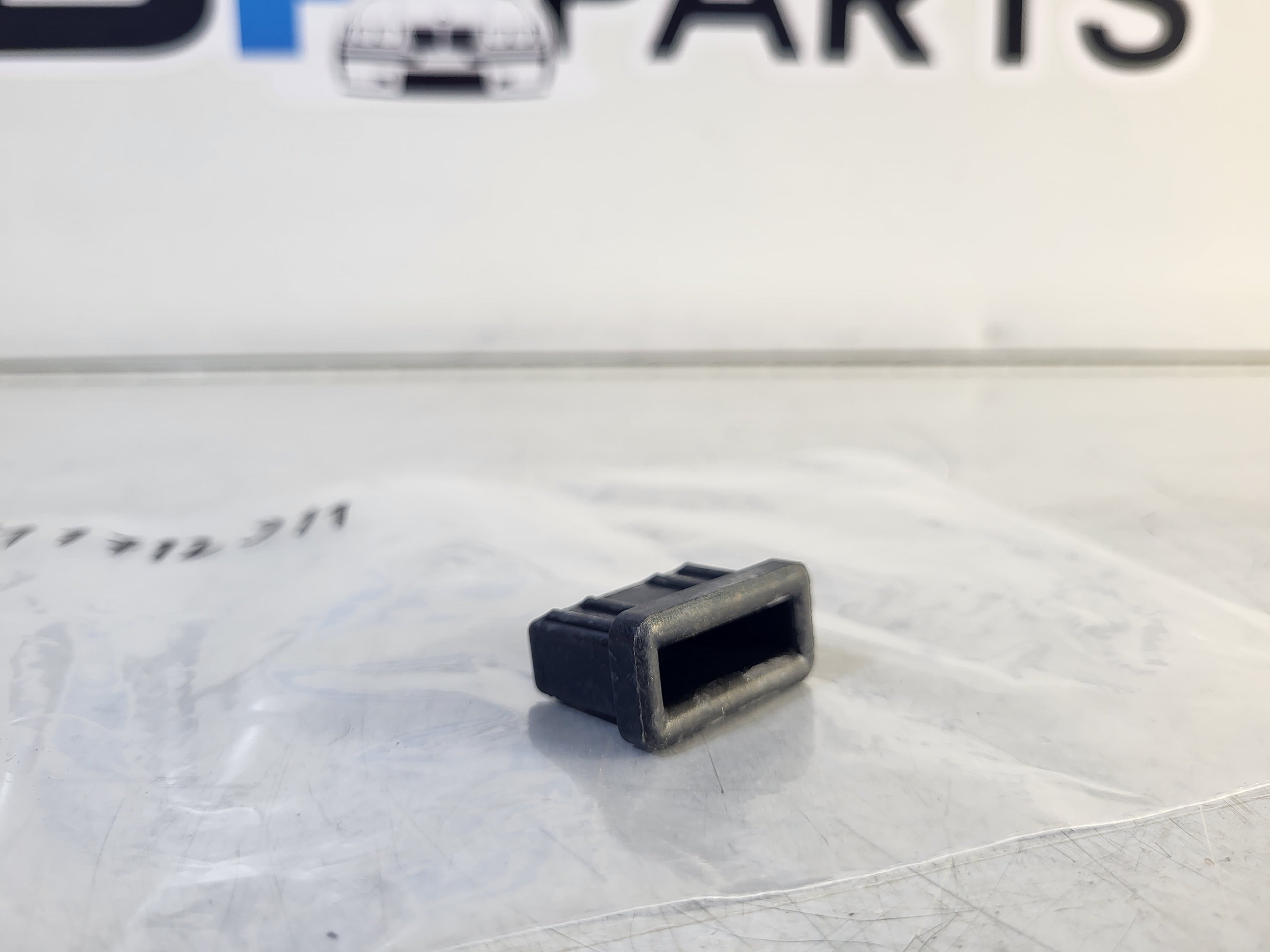 BMW Rubber Mounting 1PC 17111712911