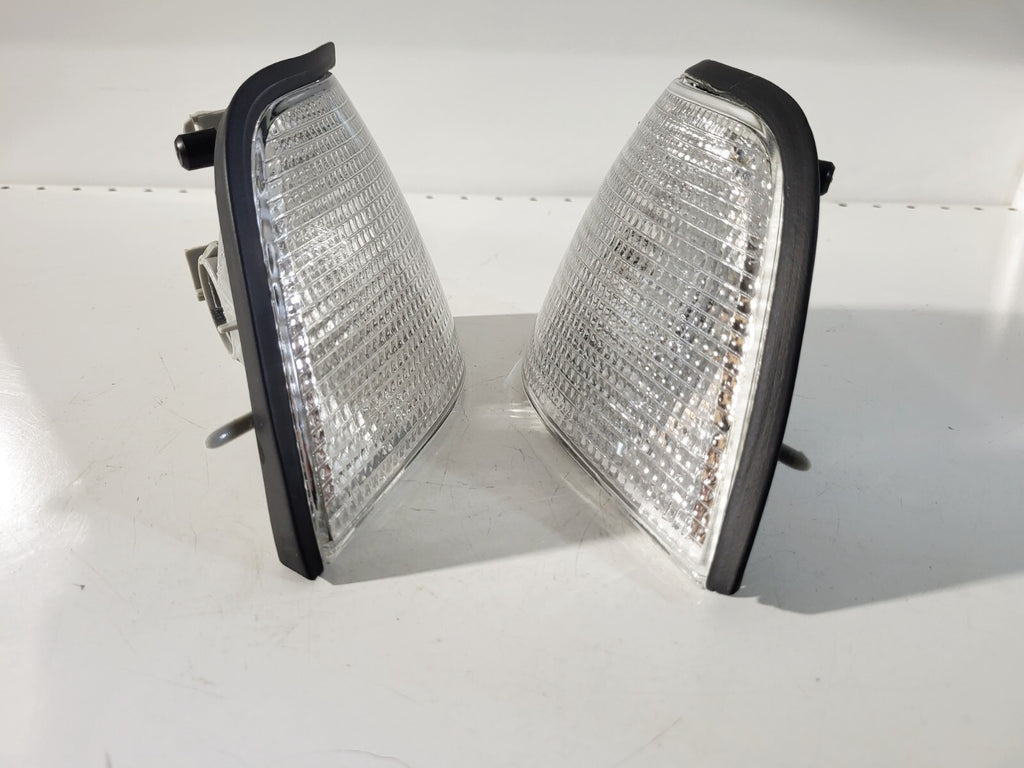 BMW E36 Front left/ right white turn indicator 82199403095 82199403096