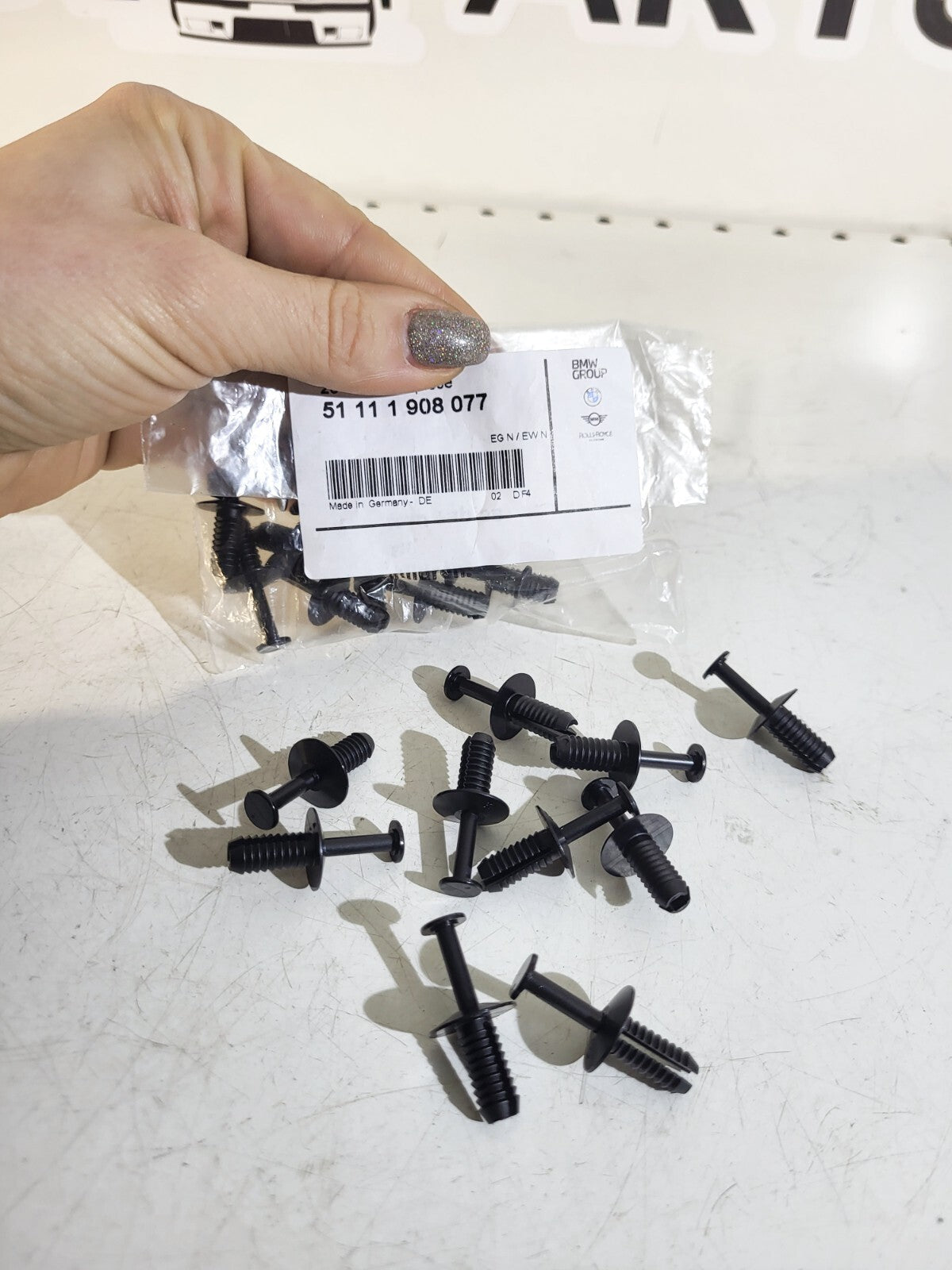 BMW Expanding rivet D = 6MM 1psc 51111908077