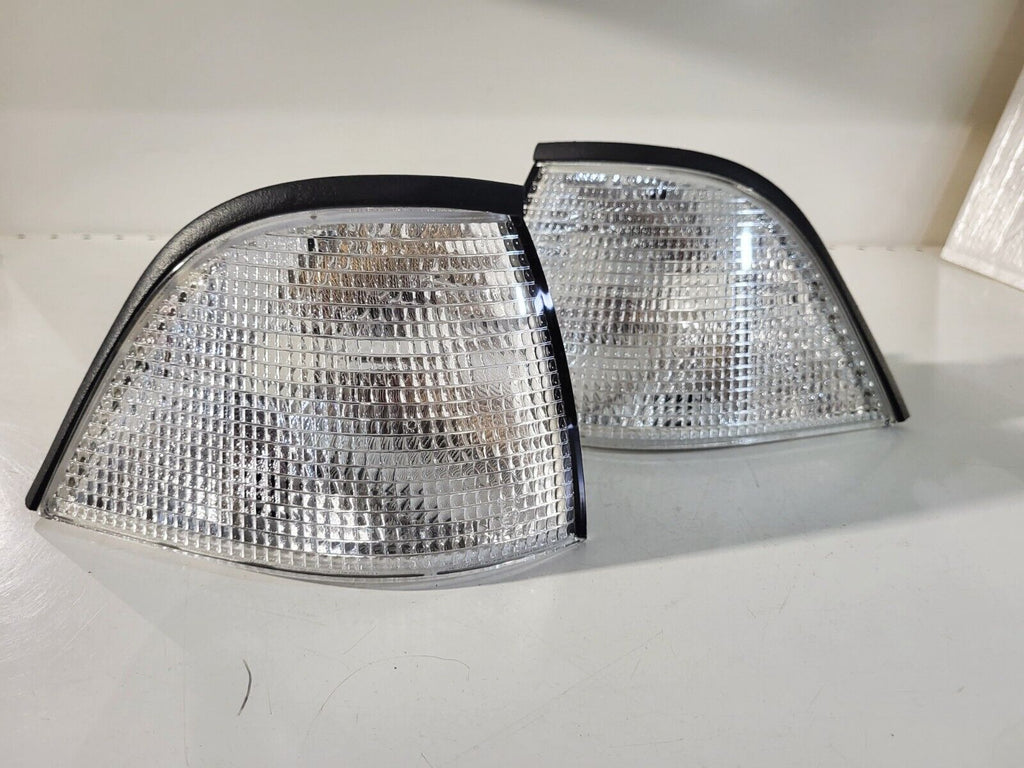 BMW E36 coupe front left, right white turn indicator 82199403093 82199403094