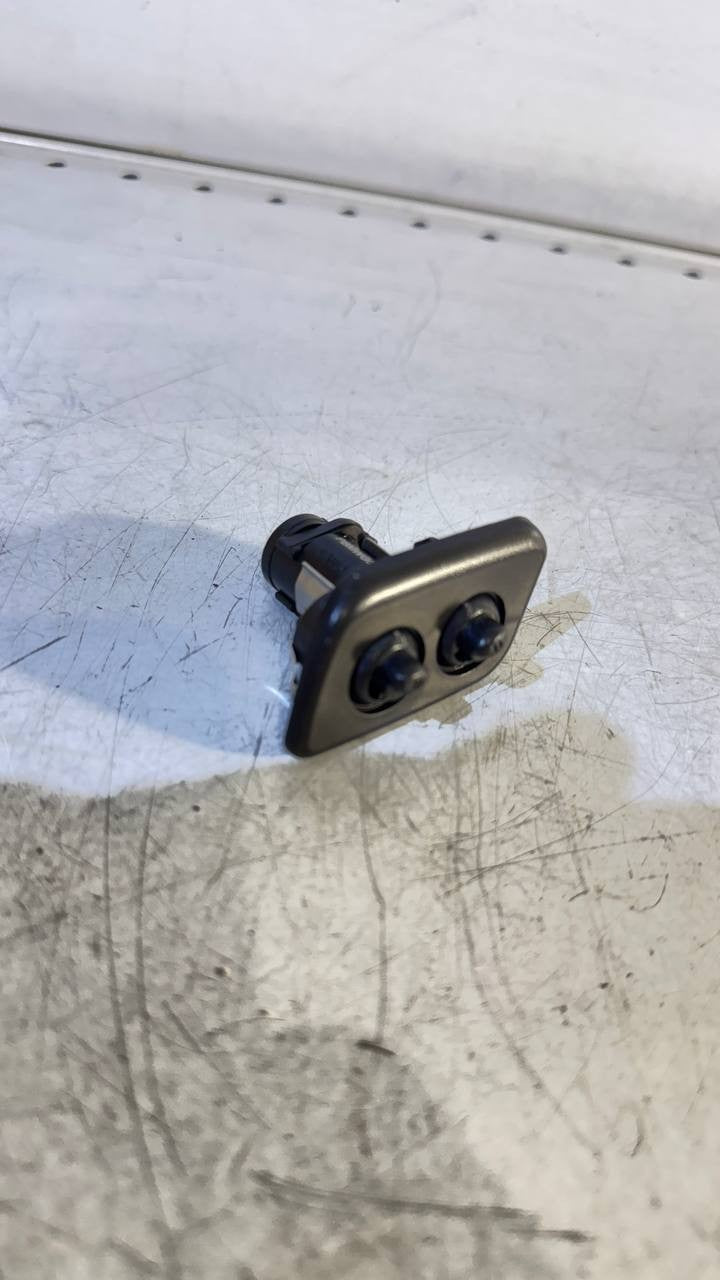 BMW E39 Spray Nozzle Left 61678360661 PBMWG024L