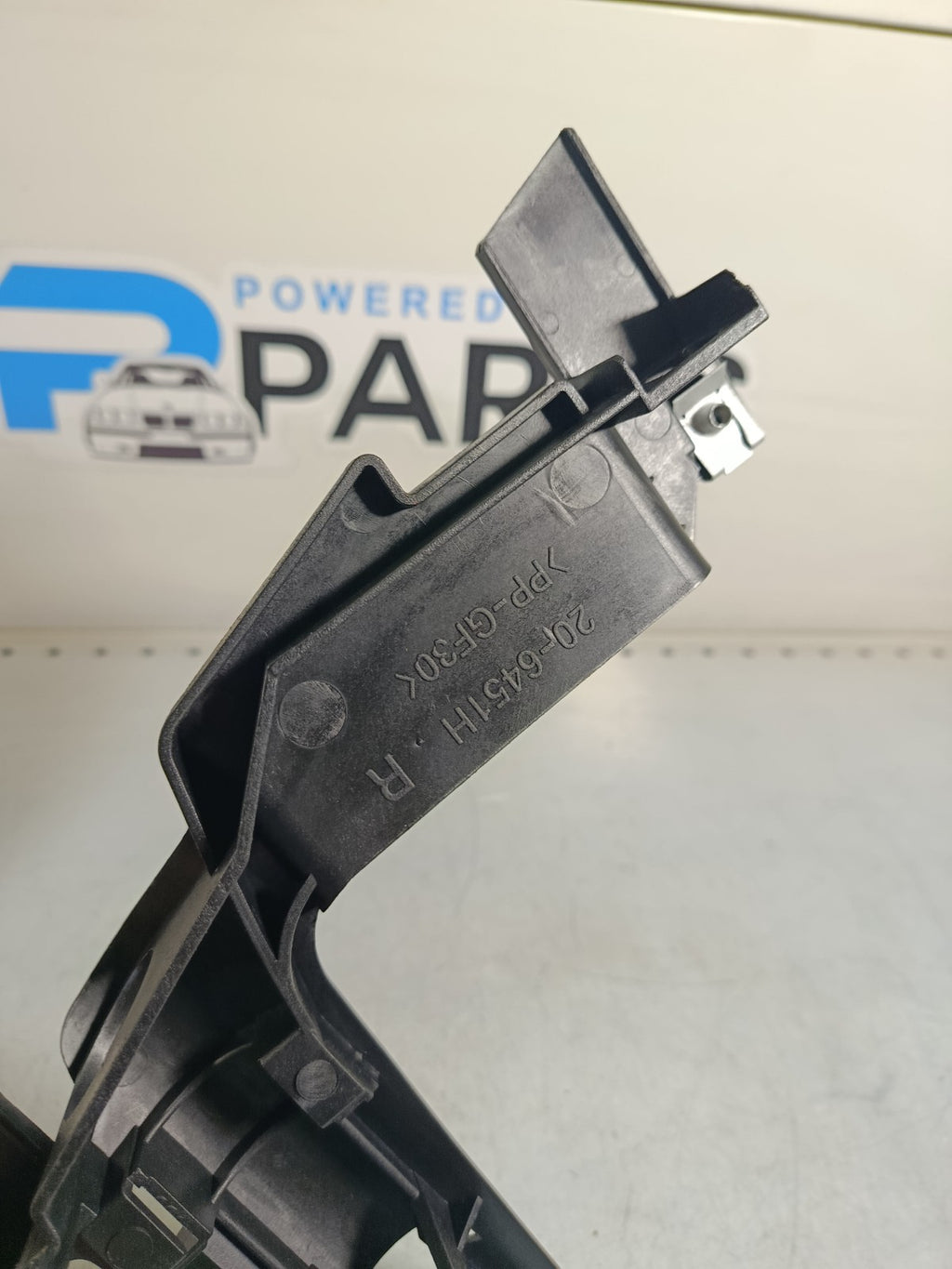 BMW E46 Facelift (TYC) Bracket Headlight Right 63128380188