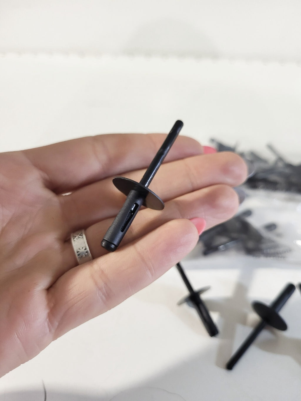 BMW Expanding rivet 51717002953 1pcs