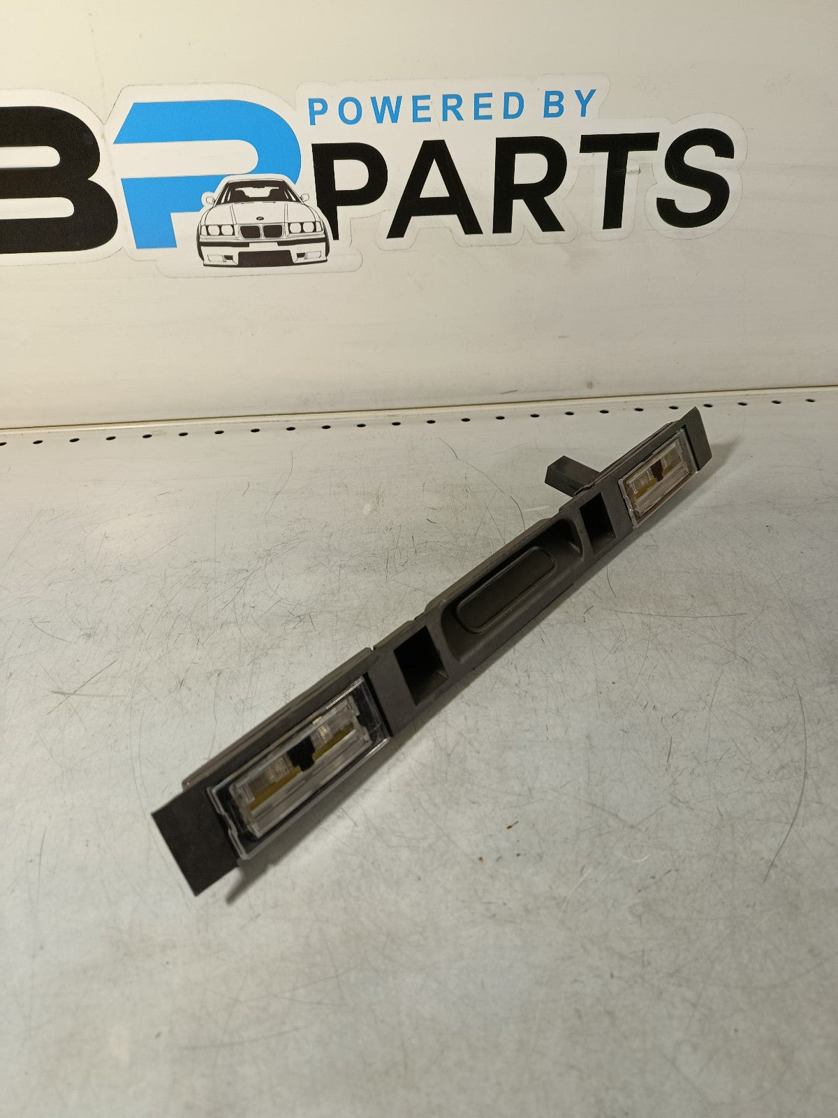 BMW e83 Trunk lid grip with key button 51133403611