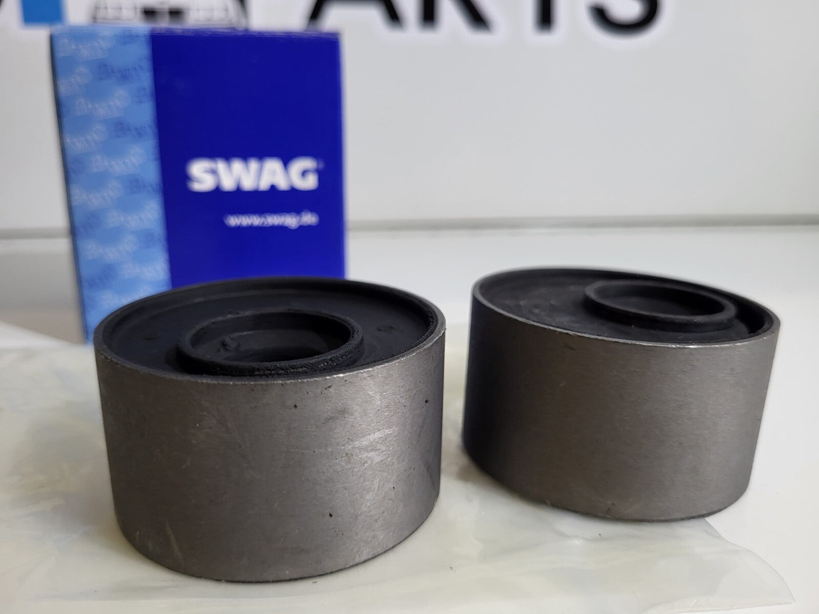 BMW E36, Z3 E36 Set rubber mounting f wishbone 31129064875