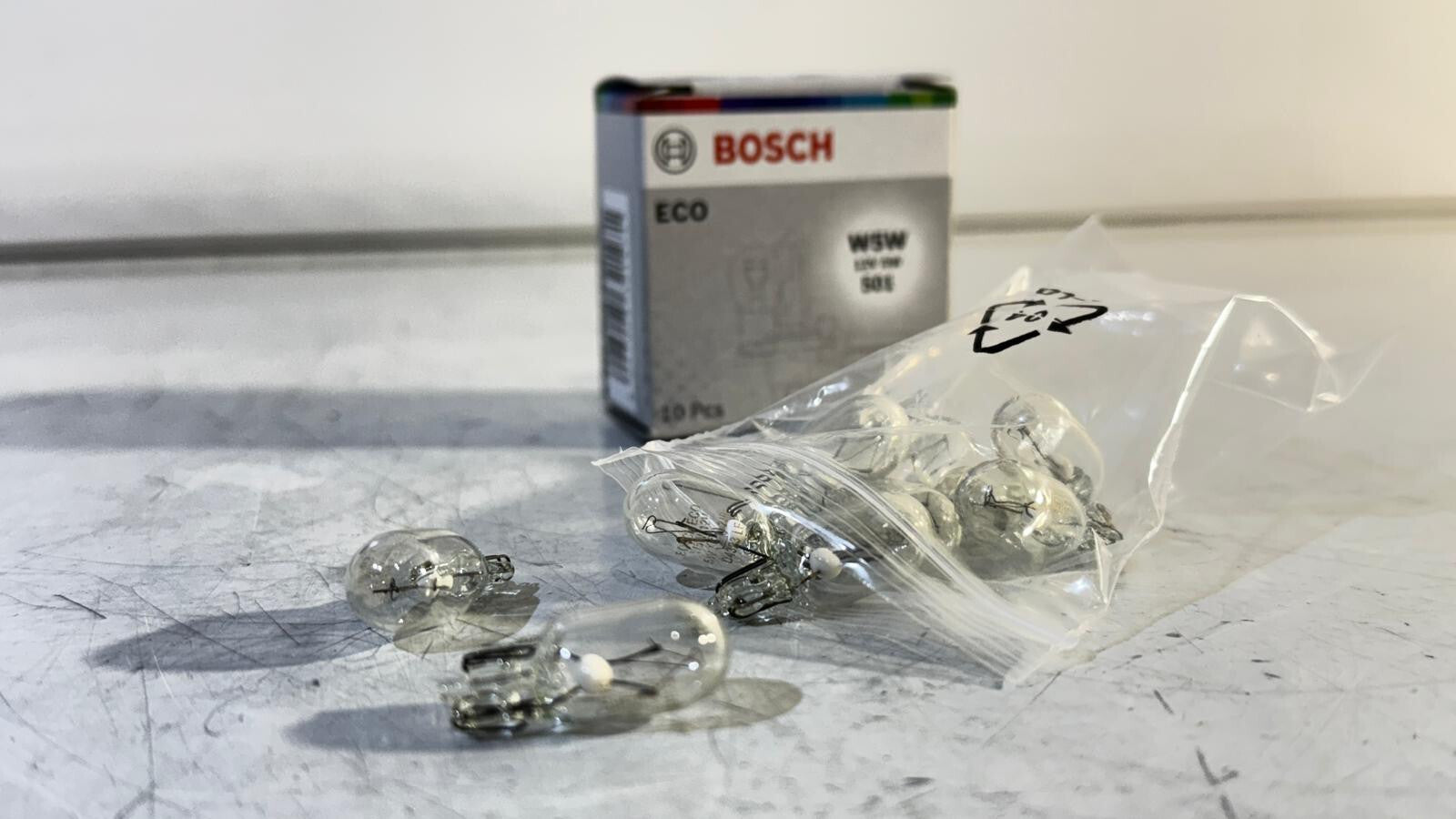 BOSCH Bulb 1 987 302 819 12V 5W bmw code 07119978373 1pc