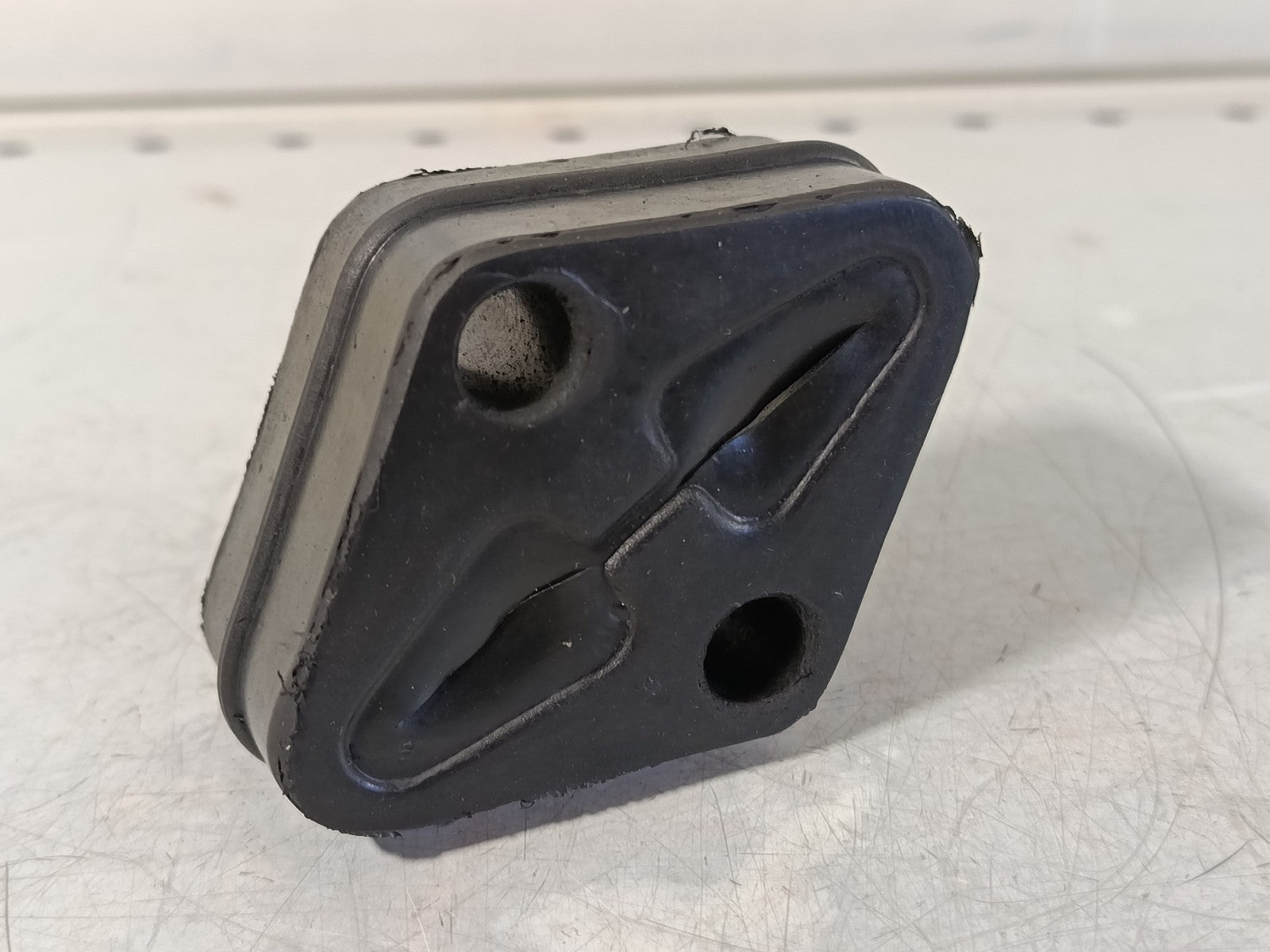 BMW e92 325i exhaust Rubber Mounting 18208570671 FA1 103-744