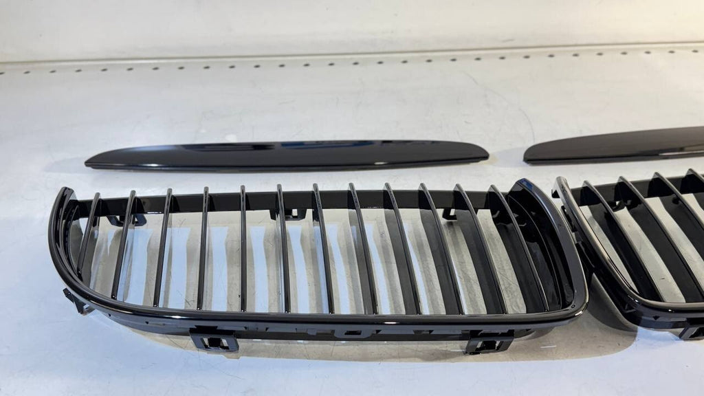BMW E90 Kidney Set High-Gloss Black NSK90H 51137120009 51137120010