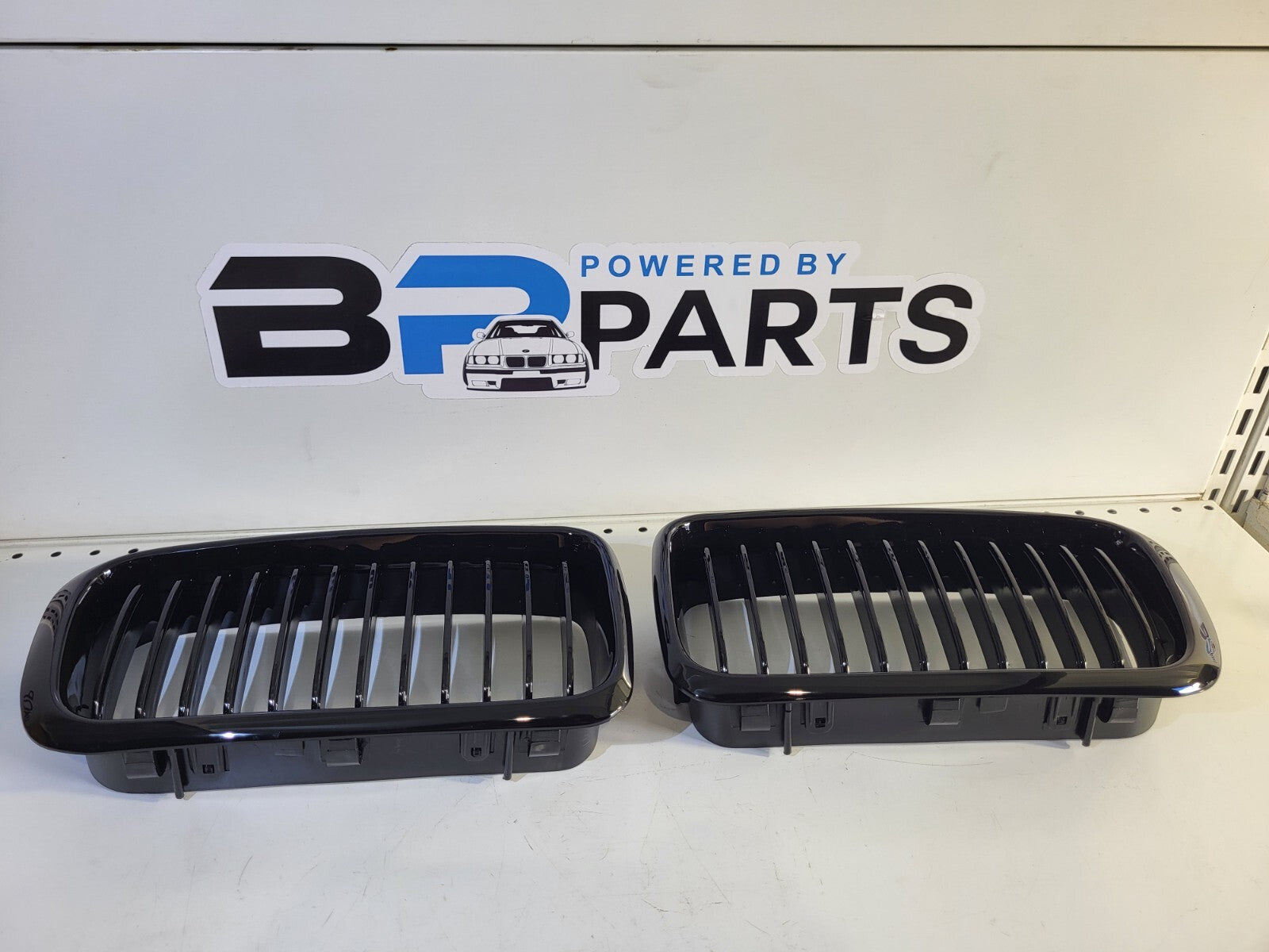 BMW E38 Facelift Grille Left and Right Set Of 2 51138231593, 51138231594