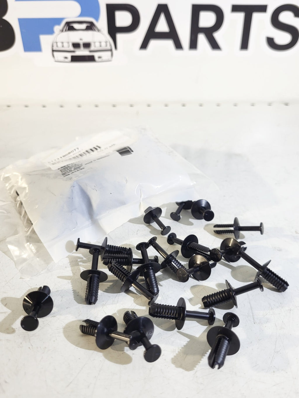 BMW Expanding rivet D = 6MM (not OEM )1psc 51111908077 V20-0731