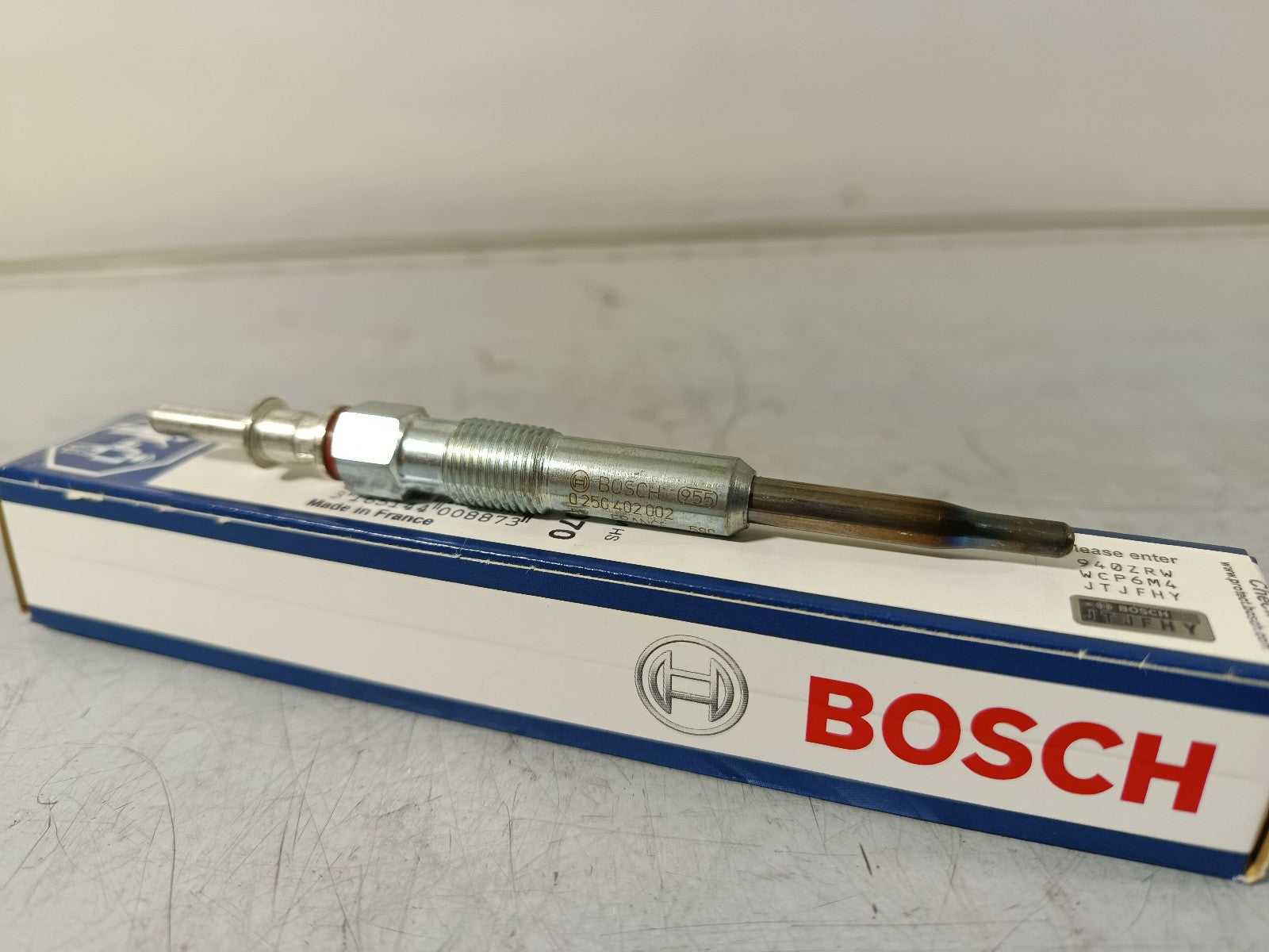 BMW Glow plug 12237786869 BOSCH 0 250 402 002 1pc
