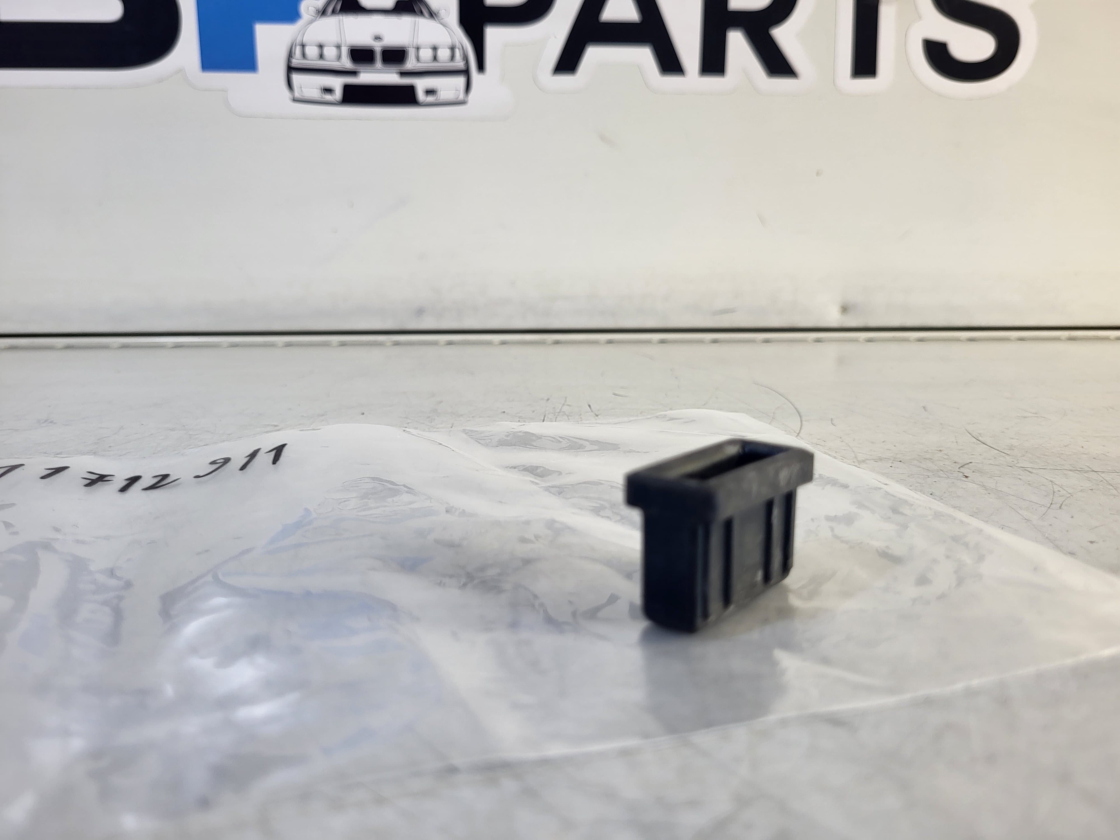 BMW Rubber Mounting 1PC 17111712911