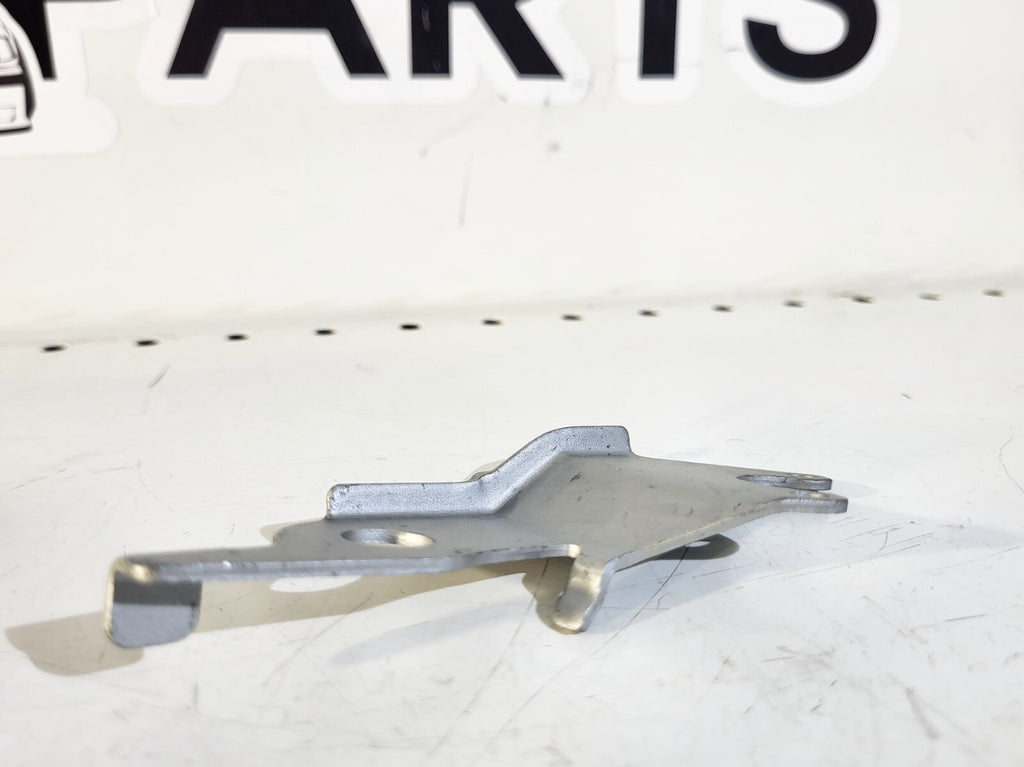 BMW E39 Right ride height sensor bracket 31121093702