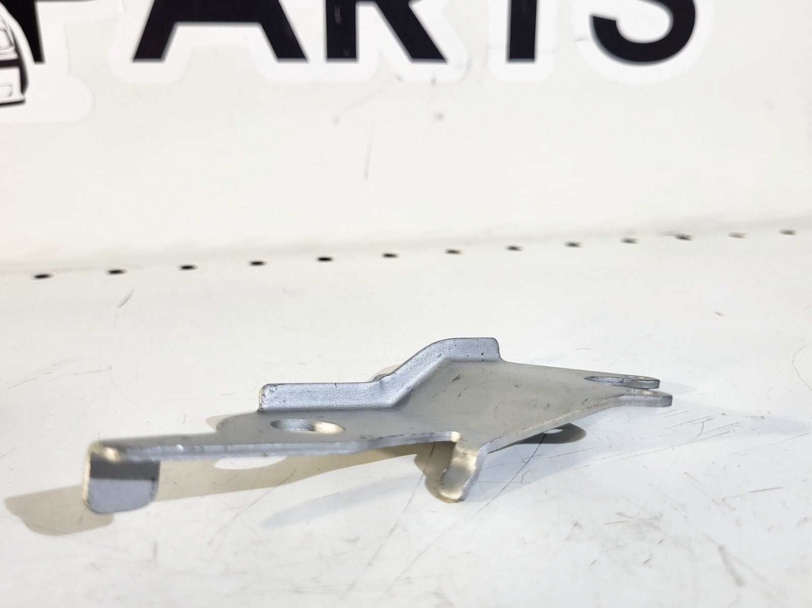 BMW E39 Right ride height sensor bracket 31121093702