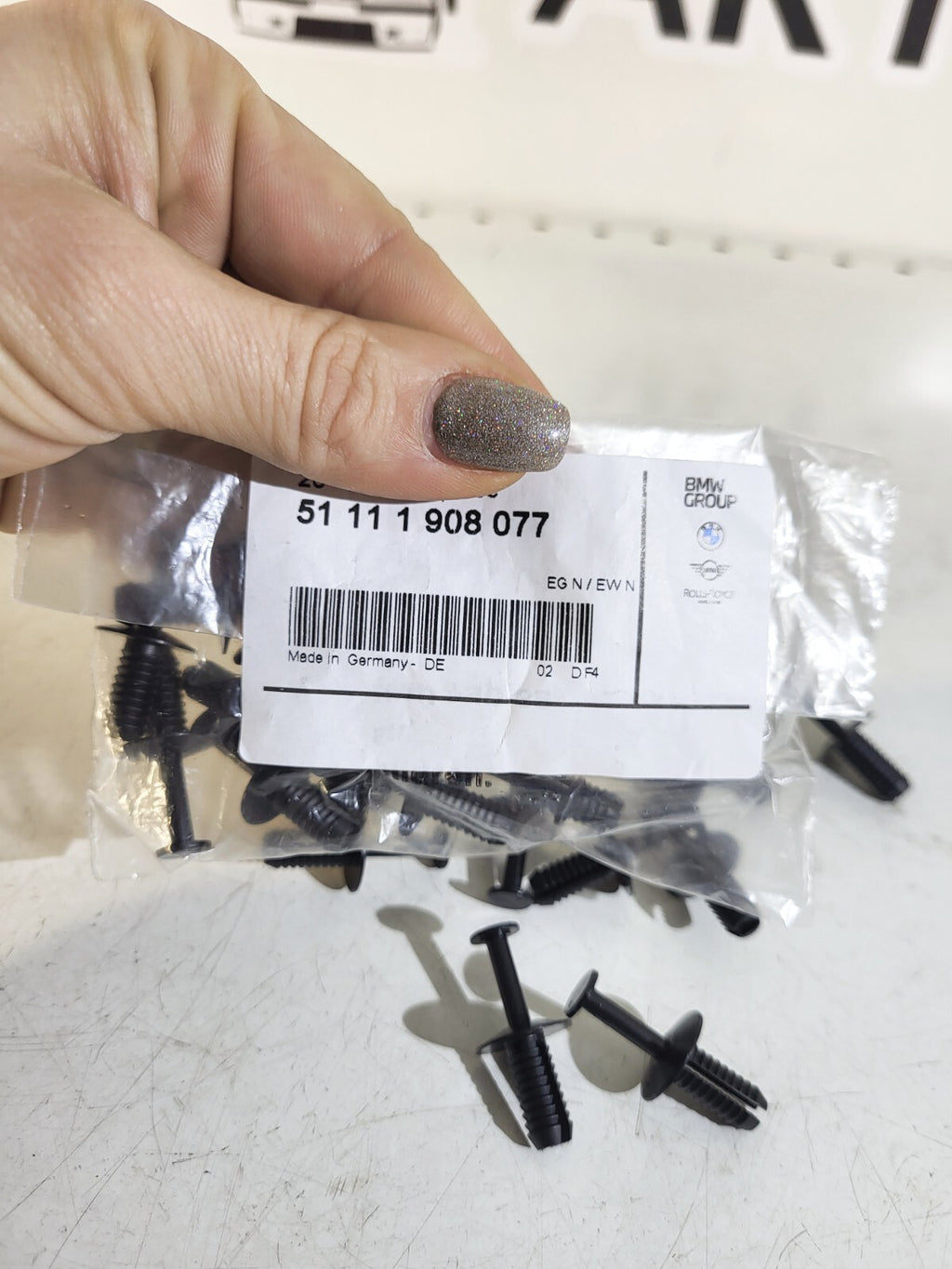 BMW Expanding rivet D = 6MM 1psc 51111908077