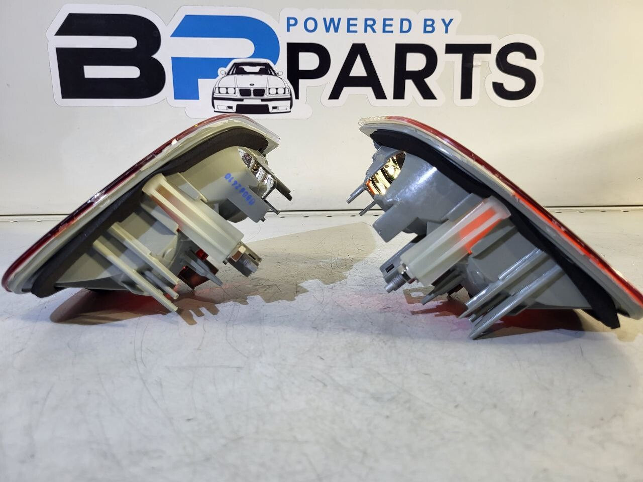 BMW E46 (01-05) Sedan Rear Light, Trunk Lid Set White 63216910537 63216910538