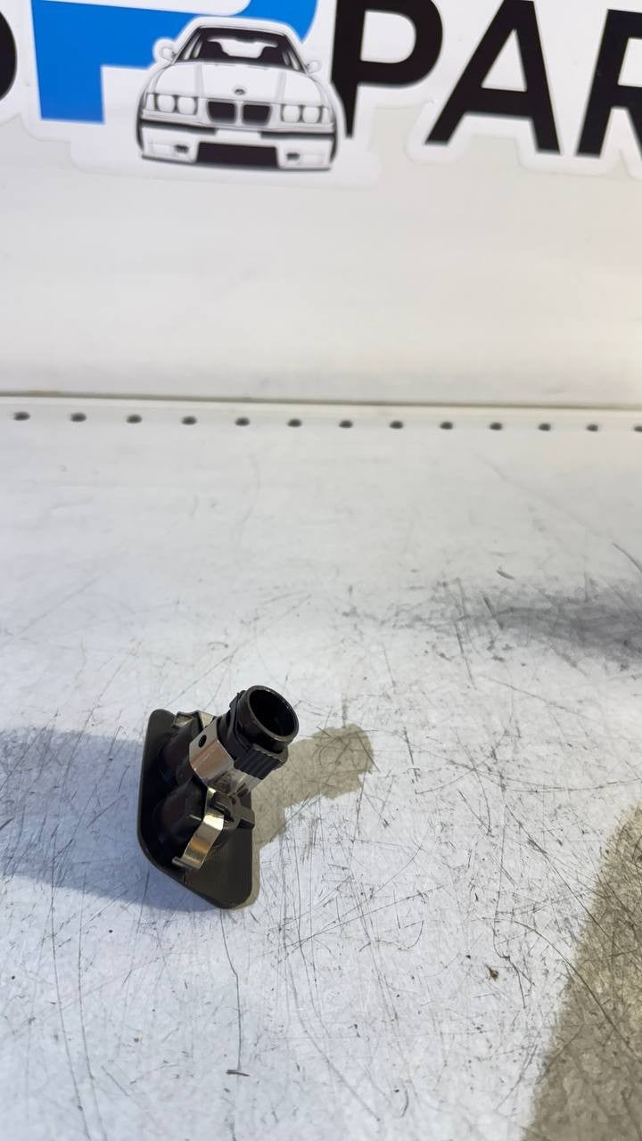 BMW E39 Spray Nozzle Right 61678360662 PBMWG024R