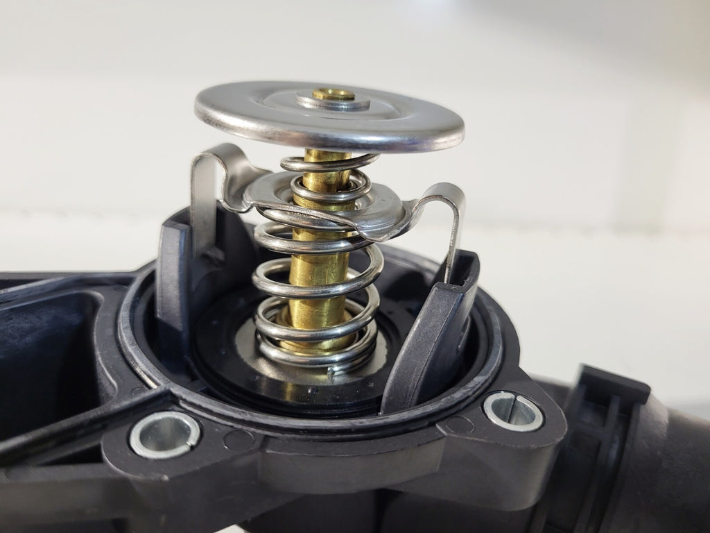 BMW E46 E39 E60 E38 E83 Thermostat housing with thermostat 11531437040