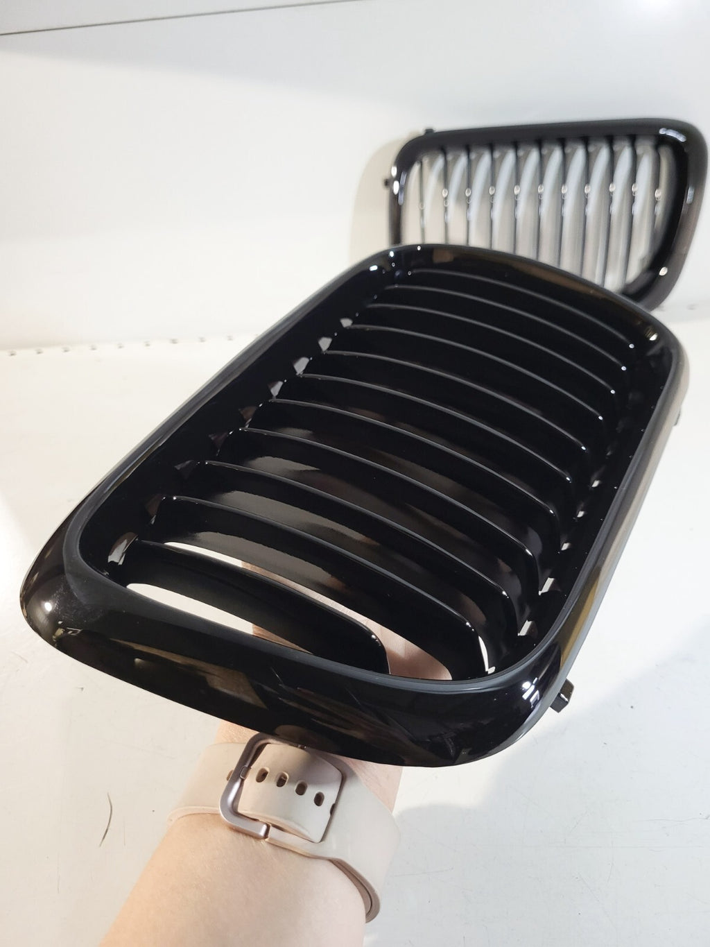 BMW E36 face-lift grille, gloss black right 51138195152 left 51138195151 not oem