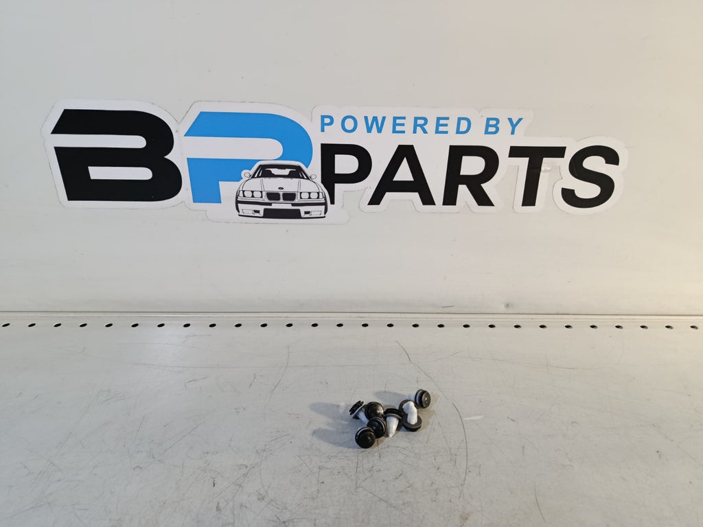1x BMW Windshield Cowl Clips Push Pin E46 1999-2006 OEM 51718234698