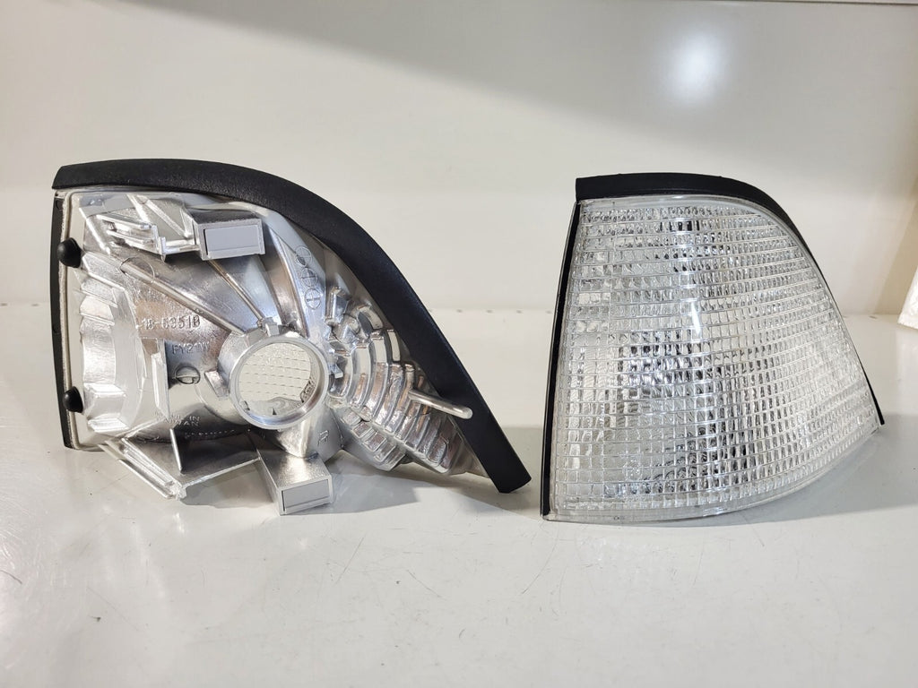 BMW E36 coupe front left, right white turn indicator 82199403093 82199403094