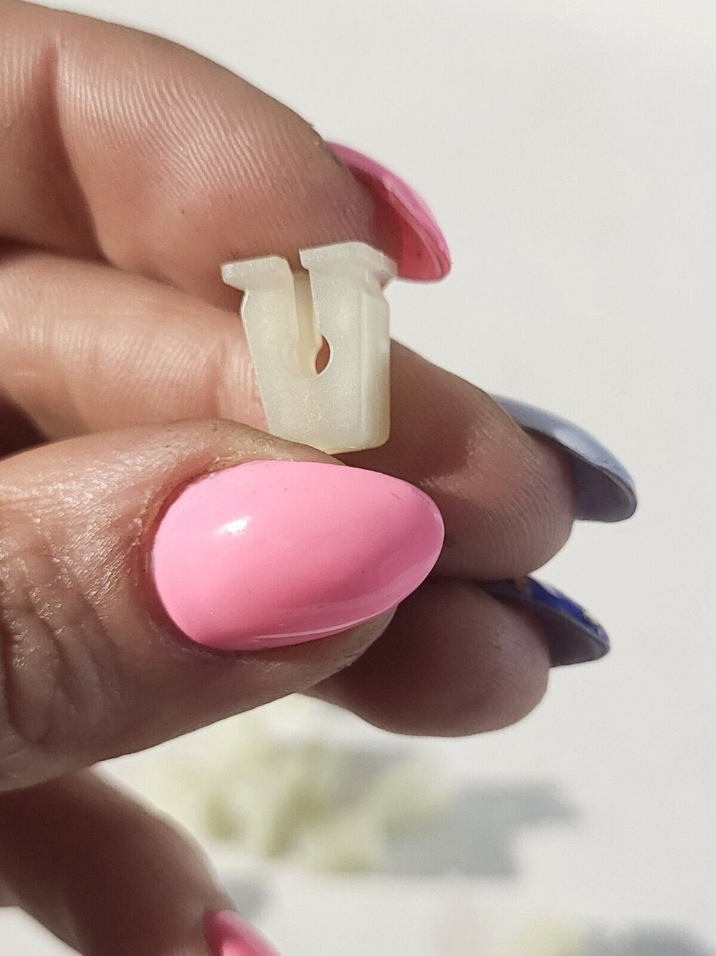 BMW E81 E87 E82 E30 E36 E46 E90 E91 Expanding nut 1psc 63121374075