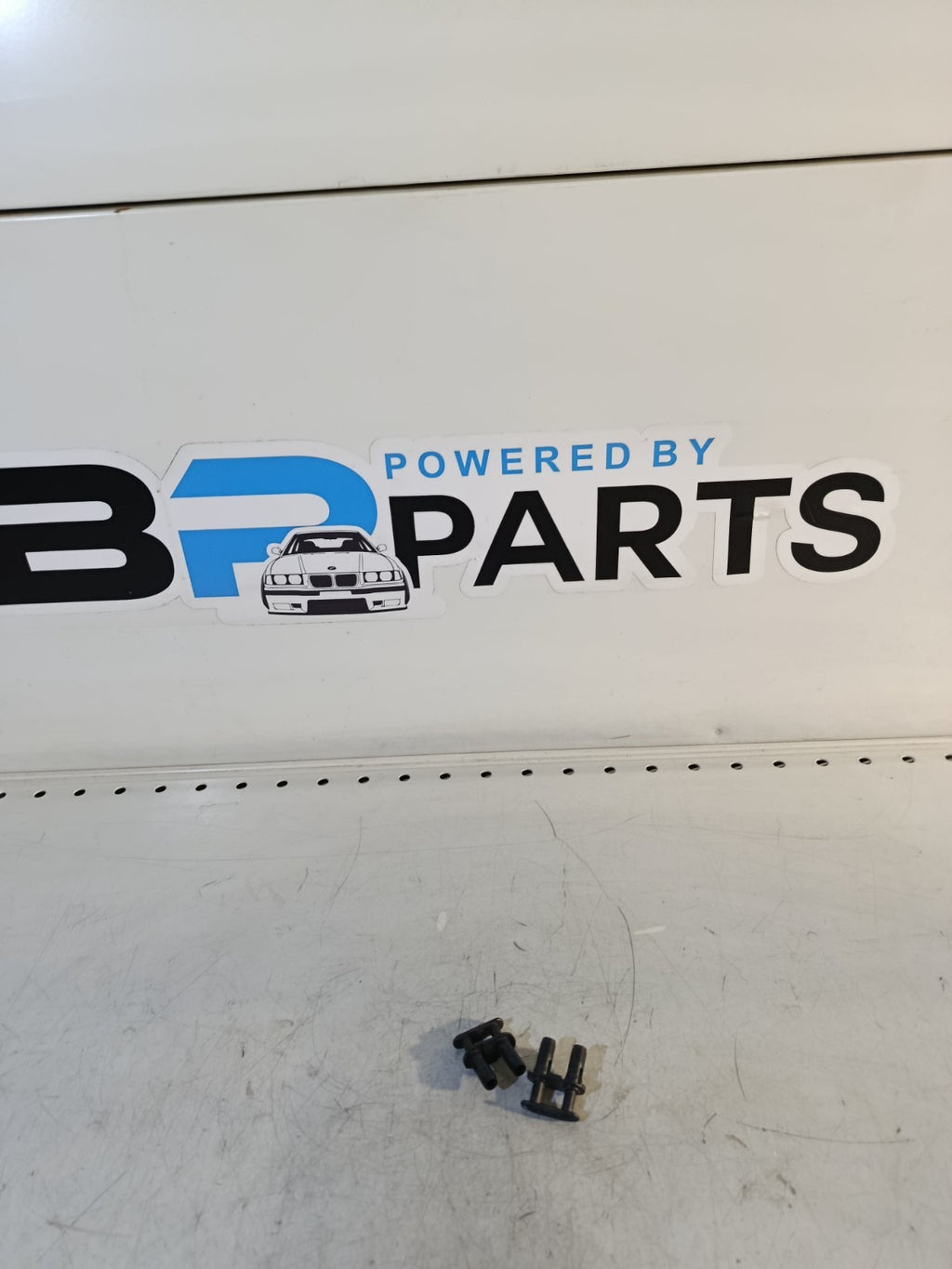 2006-2010 BMW X3 3.0Si E83LCI ~ 1x WINDSCREEN TRIM DUAL CLIP ~ 51718177846 ~ OEM