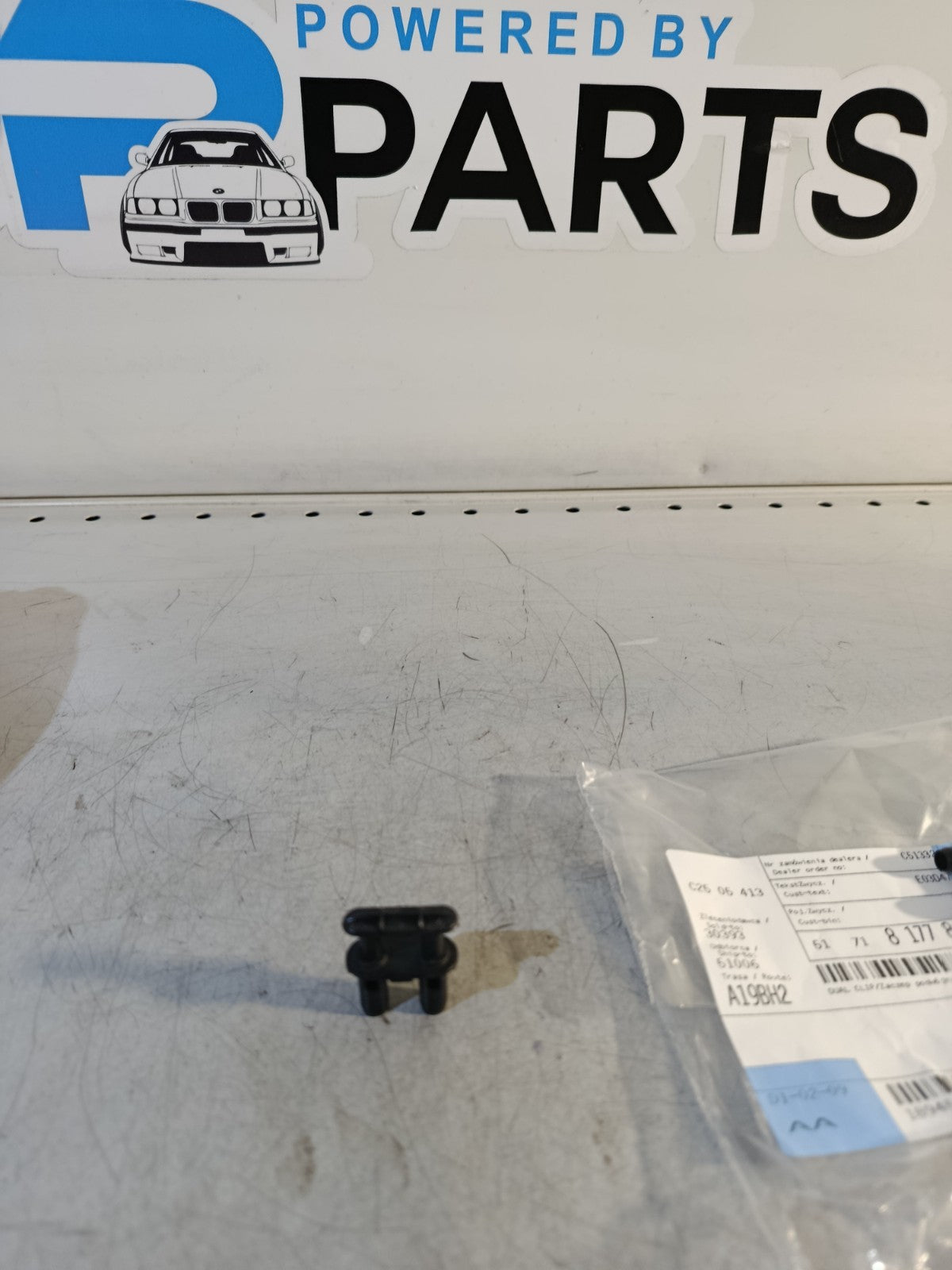 2006-2010 BMW X3 3.0Si E83LCI ~ 1x WINDSCREEN TRIM DUAL CLIP ~ 51718177846 ~ OEM