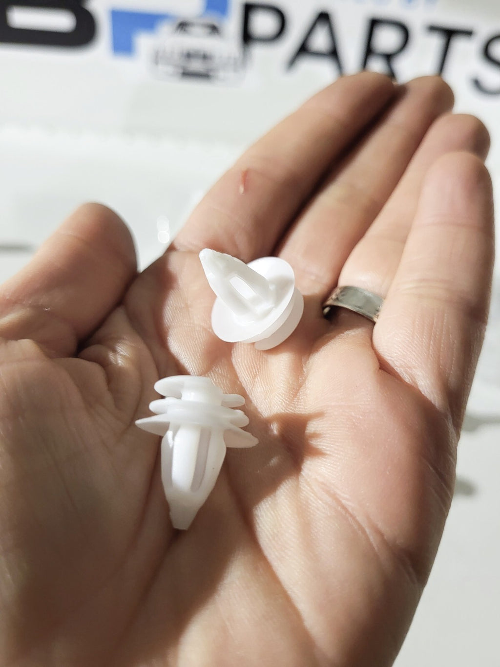 1Psc BMW E36 E46 E34 E39 E38 E53 E70 E71 Clip Natur 51411973500