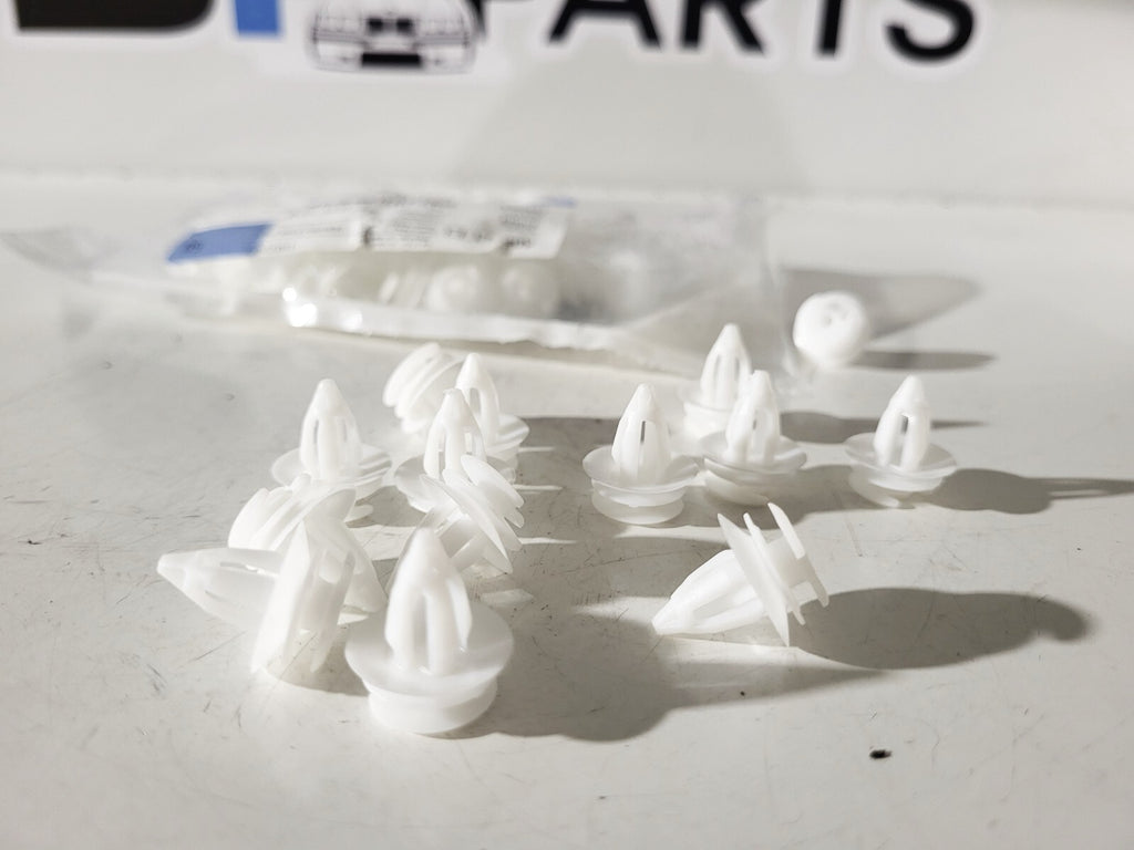 1Psc BMW E36 E46 E34 E39 E38 E53 E70 E71 Clip Natur 51411973500