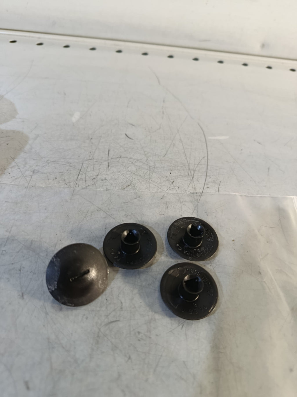 1x NEW GENUINE BMW E36 E38 MINI F56 F55 WINDSHIELD COWL TRIM PUSH-BUTTON 8153561