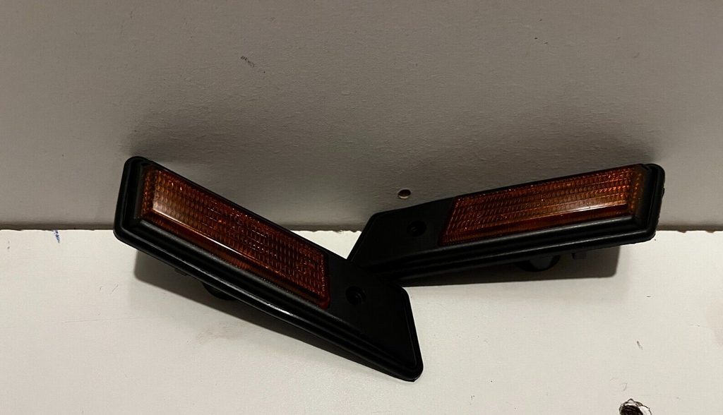 BMW E36  Addit. turn indicator lamp, left /right, yellow 63138357047 63138357048