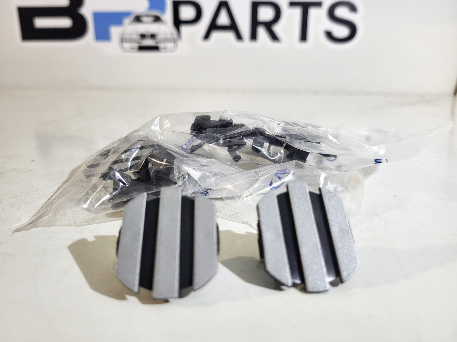 BMW E34 E39 E46 E36 E60 E38 Cap 1psc  11121726089