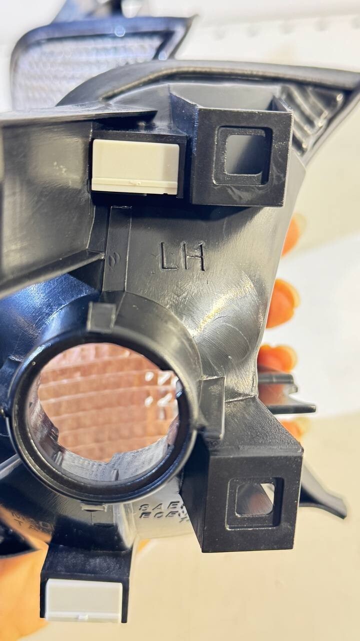 BMW E34  Left, right  turn indicator White 63131384033 63131384034