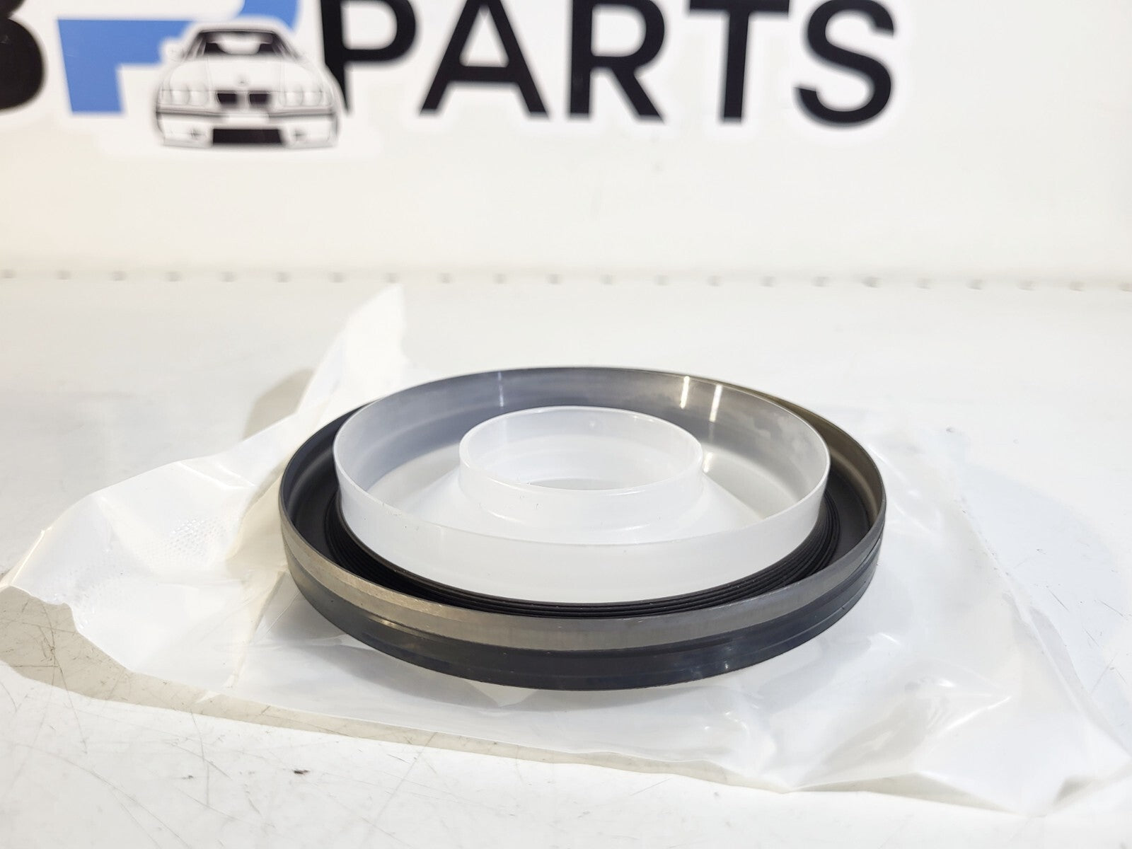 BMW E21 E36 E30 E46 E28 E39 E60 X3E83 X5E53 Shaft seal 11142249533 301870