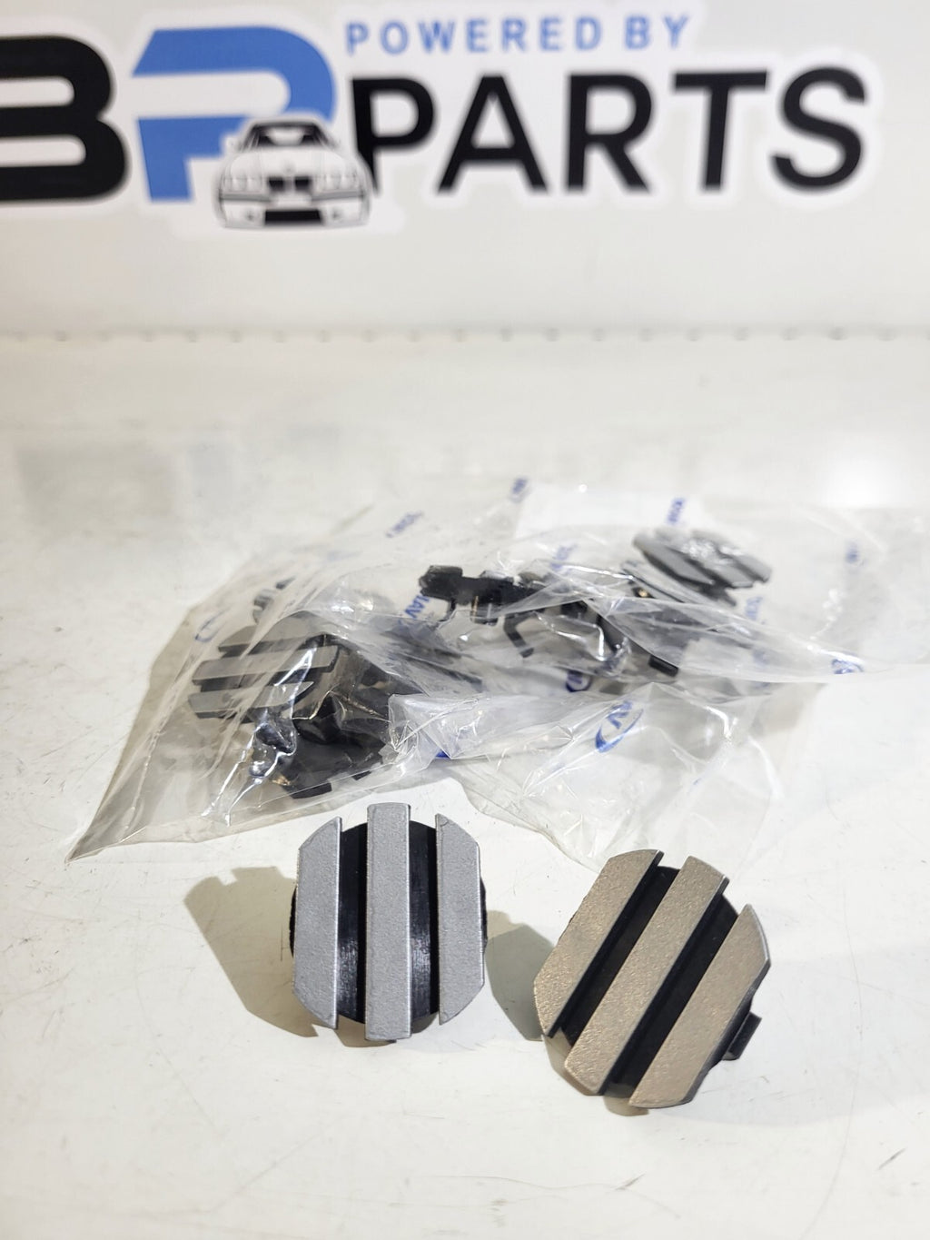 BMW E34 E39 E46 E36 E60 E38 Cap 1psc  11121726089