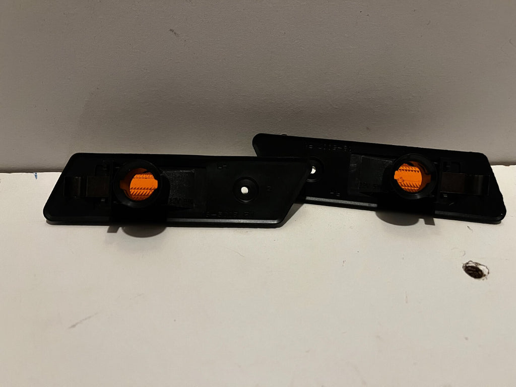 BMW E36  Addit. turn indicator lamp, left /right, yellow 63138357047 63138357048