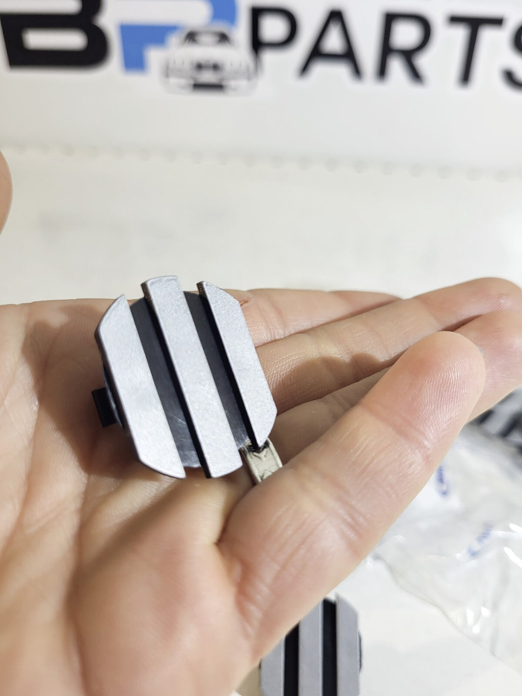 BMW E34 E39 E46 E36 E60 E38 Cap 1psc  11121726089