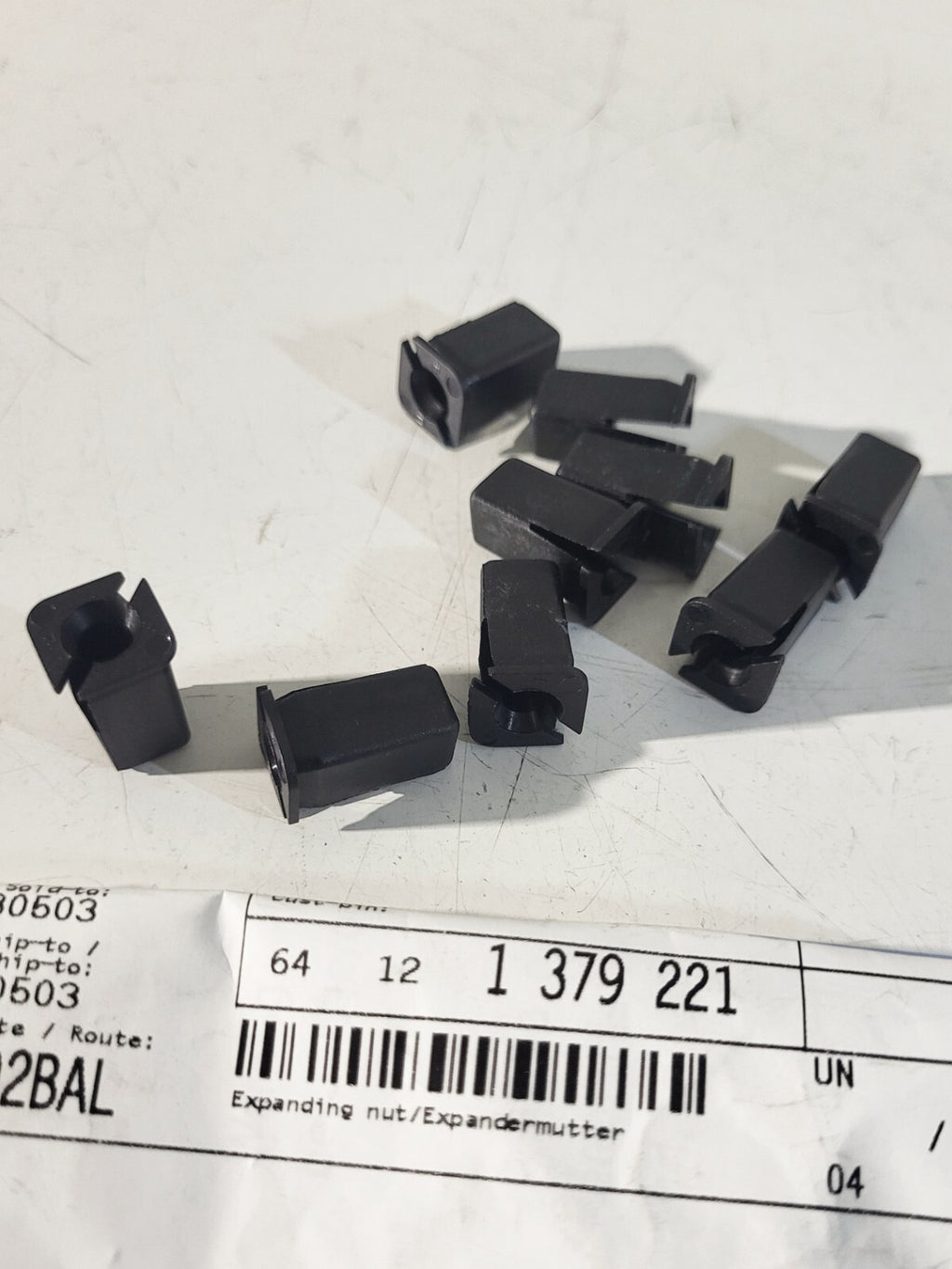 1PSC BMW E81 E88 E87 E82 E30 E36 E46 E90 E91 E92 E93 Expanding nut 64121379221