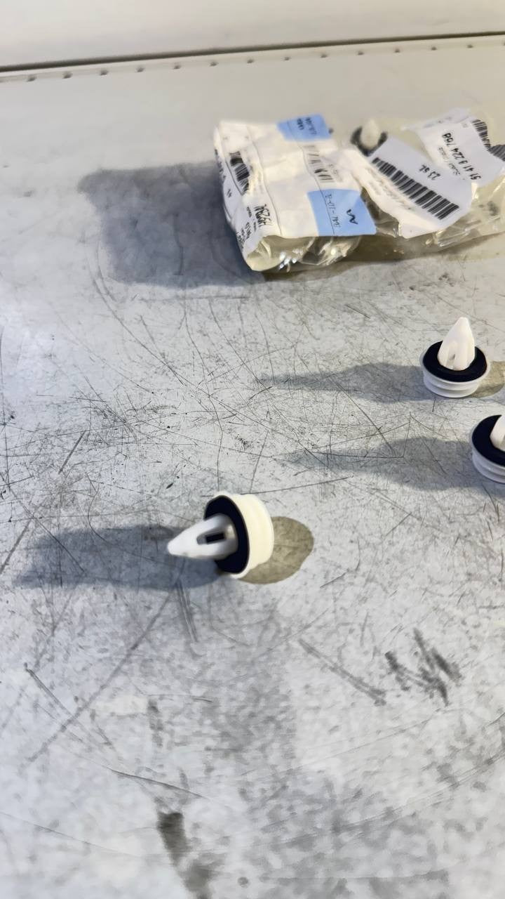 BMW Clip With Washer 51418224768 1PC