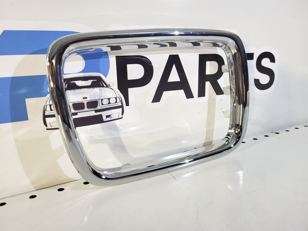 BMW E34 Decorative frame right 51138148726