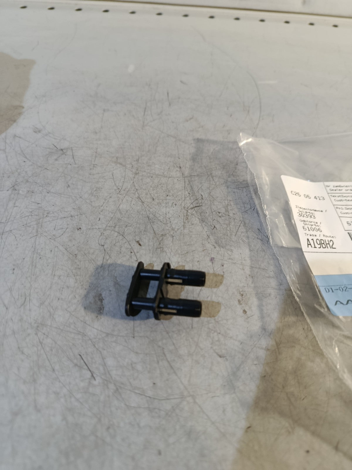 2006-2010 BMW X3 3.0Si E83LCI ~ 1x WINDSCREEN TRIM DUAL CLIP ~ 51718177846 ~ OEM