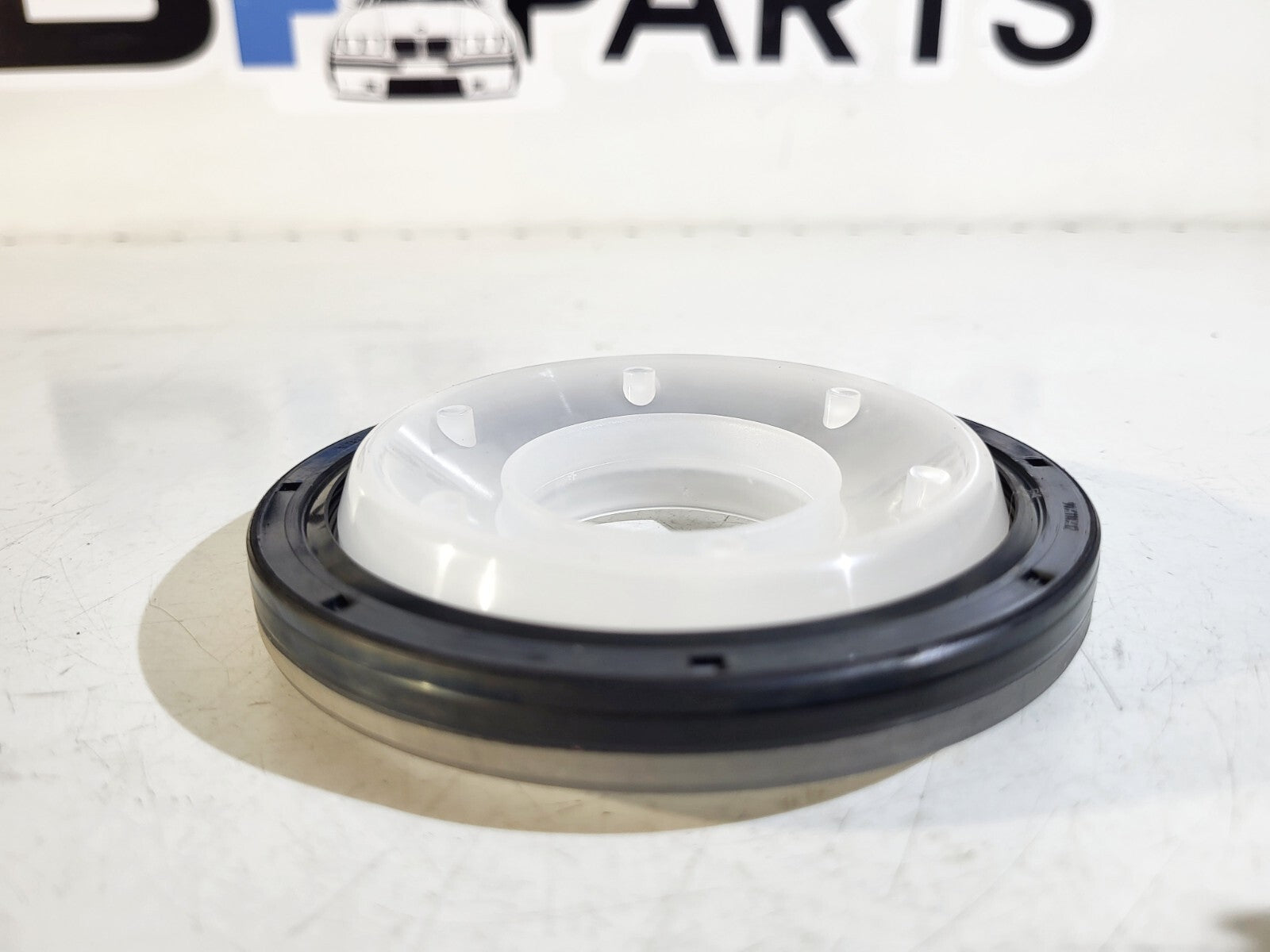 BMW E21 E36 E30 E46 E28 E39 E60 X3E83 X5E53 Shaft seal 11142249533 301870