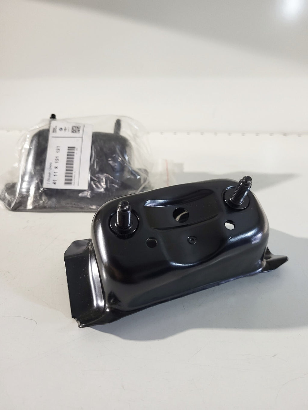 BMW E36  Left stabilizer support 41118151121 1PC