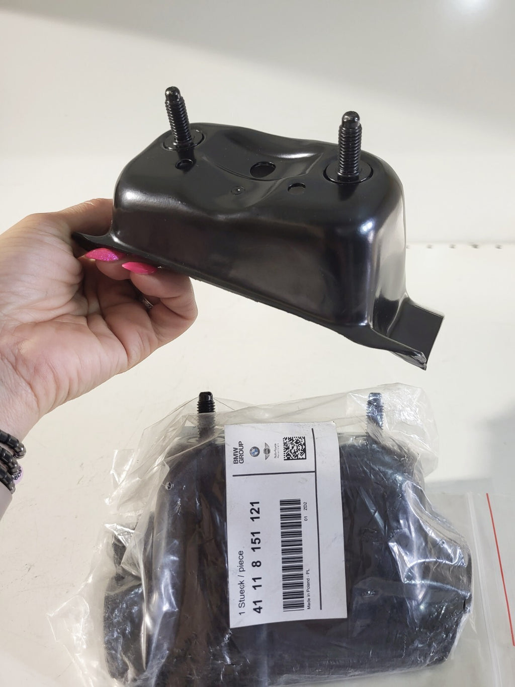 BMW E36  Left stabilizer support 41118151121 1PC