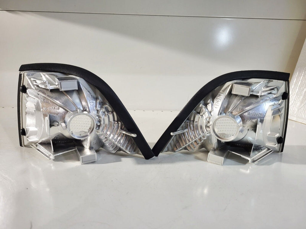 BMW E36 coupe front left, right white turn indicator 82199403093 82199403094