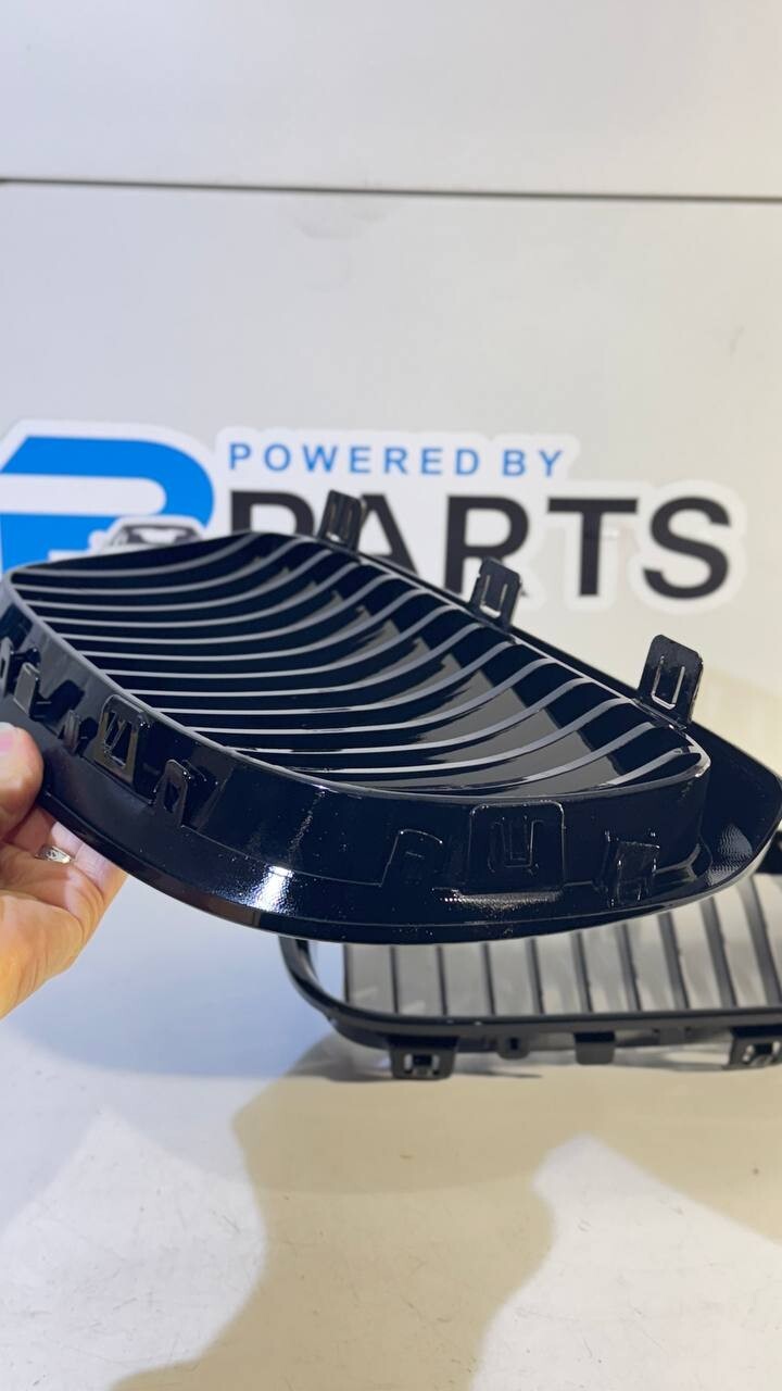 BMW E93 Kidney set Gloss BLACK left, right 51137157277 51137157278