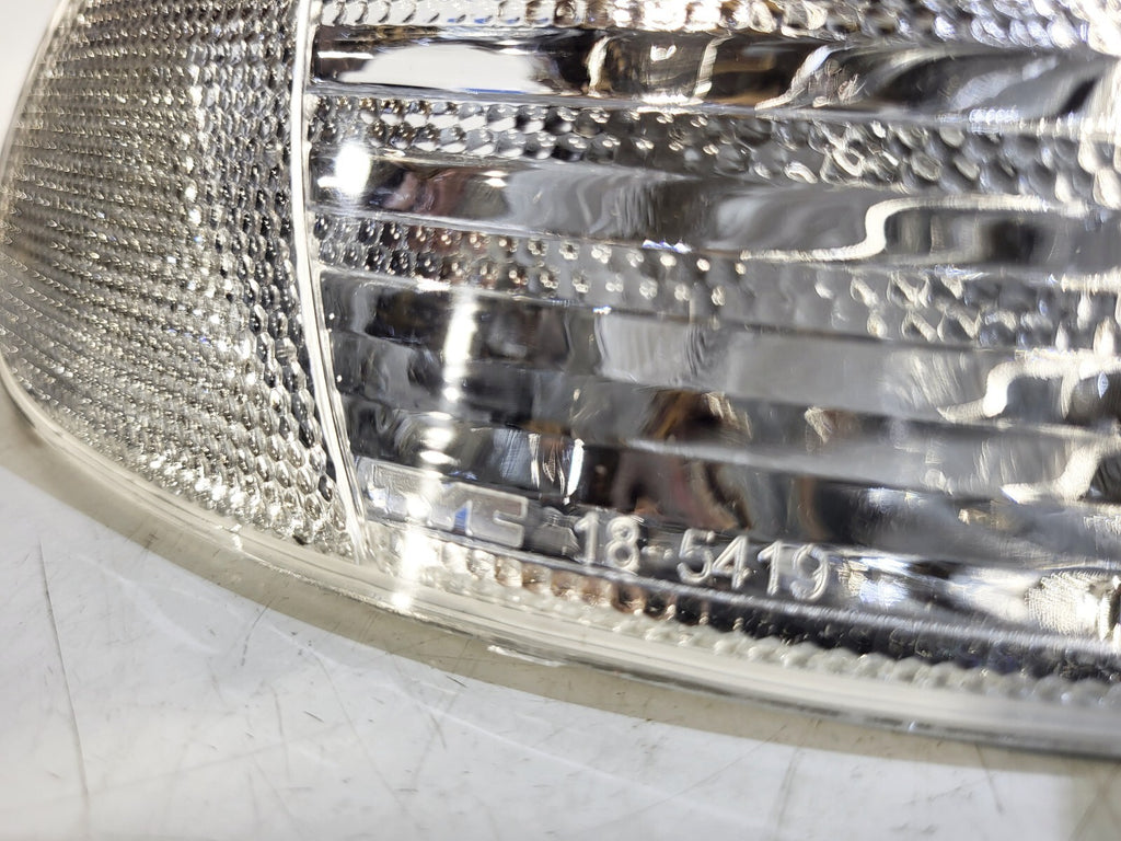 BMW E46 Front white turn indicator left / right 63136902769 63136902770