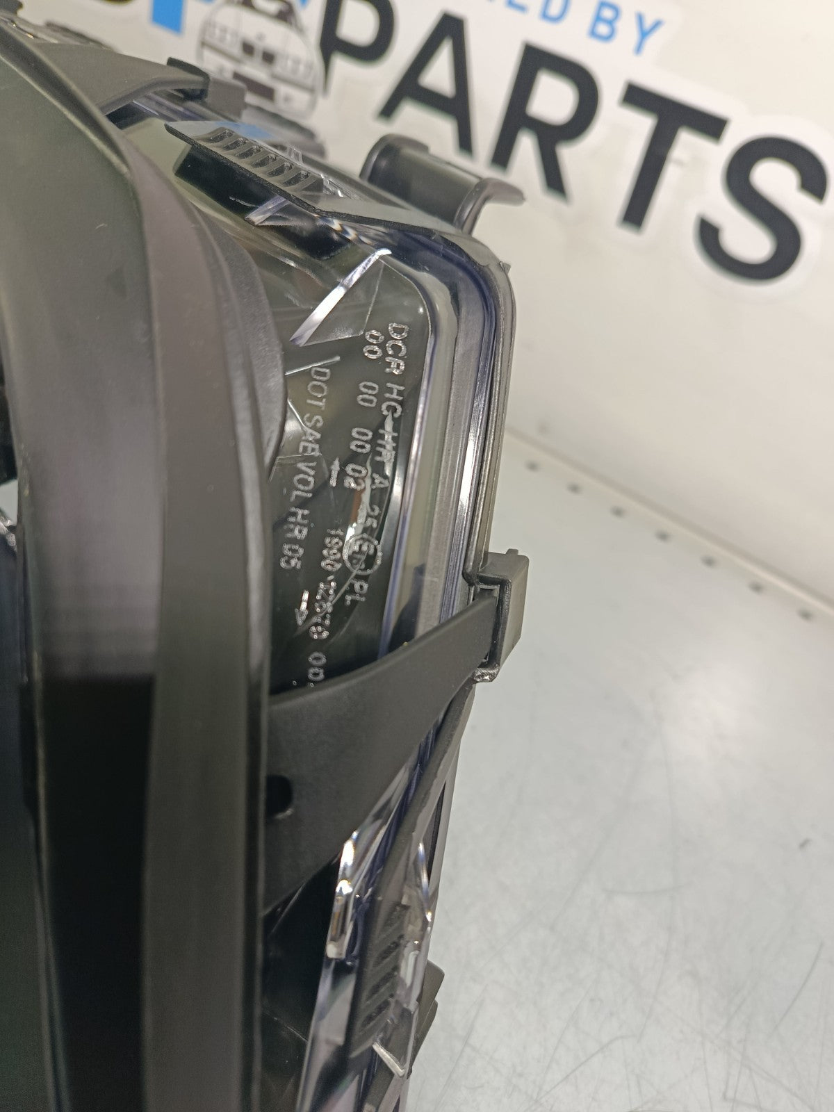 BMW E46 Facelift Headlight Right (TYC) 63127165770 63127165782