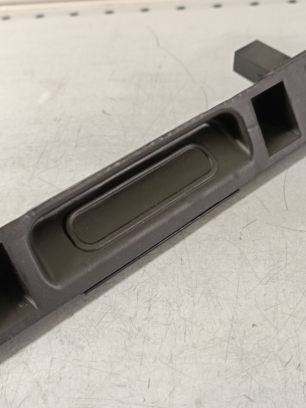 BMW e83 Trunk lid grip with key button 51133403611